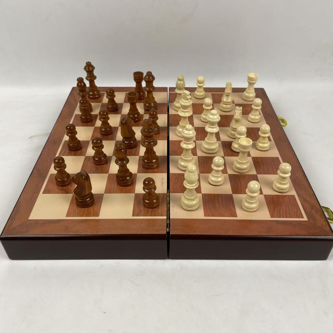 Set Catur Kayu Magnetik dengan - Board Game Queen ulasan dan harga